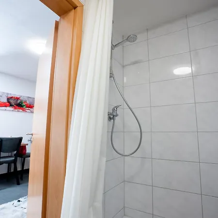 Apartment Serviceroom24 - Space In Wlan - Smart-tv - 24-7 Check-in Und Kueche