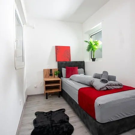 Serviceroom24 - Space In Wlan - Smart-tv - 24-7 Check-in Und Kueche Apartment *