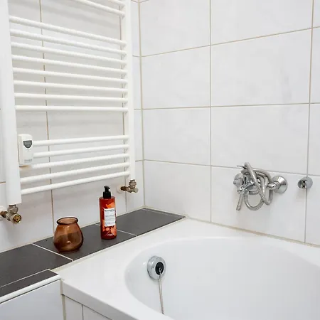 Serviceroom24 - Space In Wlan - Smart-tv - 24-7 Check-in Und Kueche Apartment