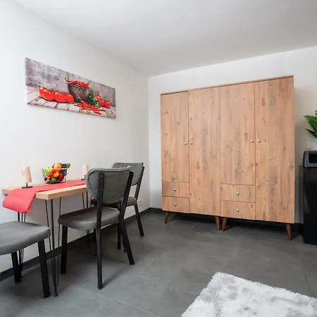 Serviceroom24 - Space In Wlan - Smart-tv - 24-7 Check-in Und Kueche *