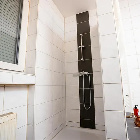 Apartment Serviceroom24 - Space In Wlan - Smart-tv - 24-7 Check-in Und Kueche *